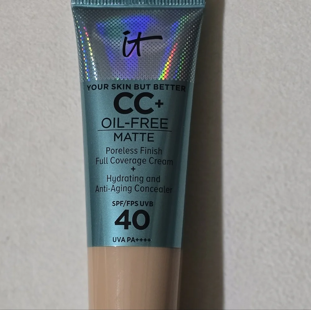 IT Cosmetics CC+ Oil-Free Matte Cream - Medium